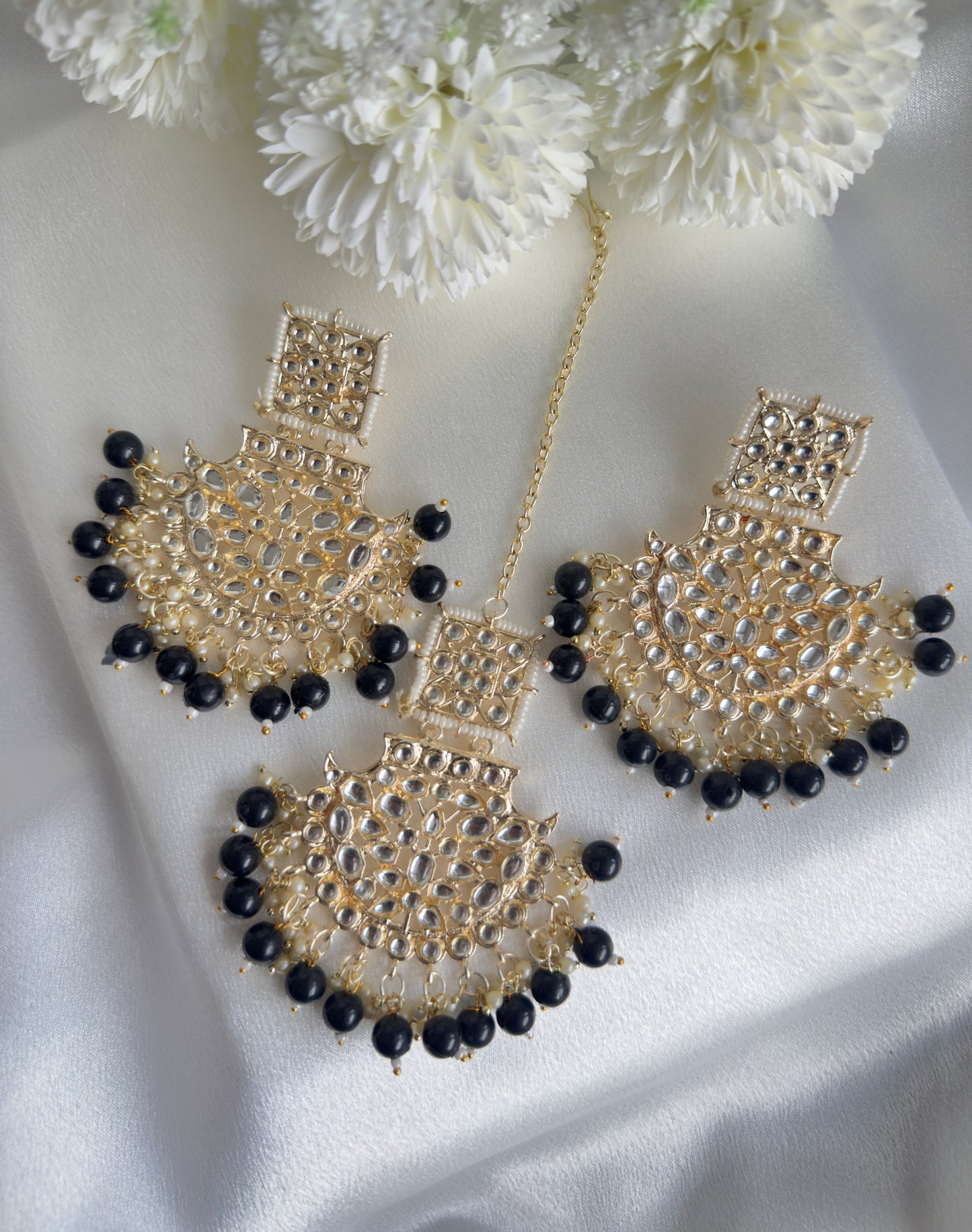 Aarvi Maang Tikka Set