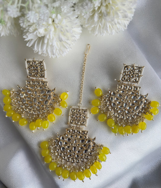 Aarvi Maang Tikka Set