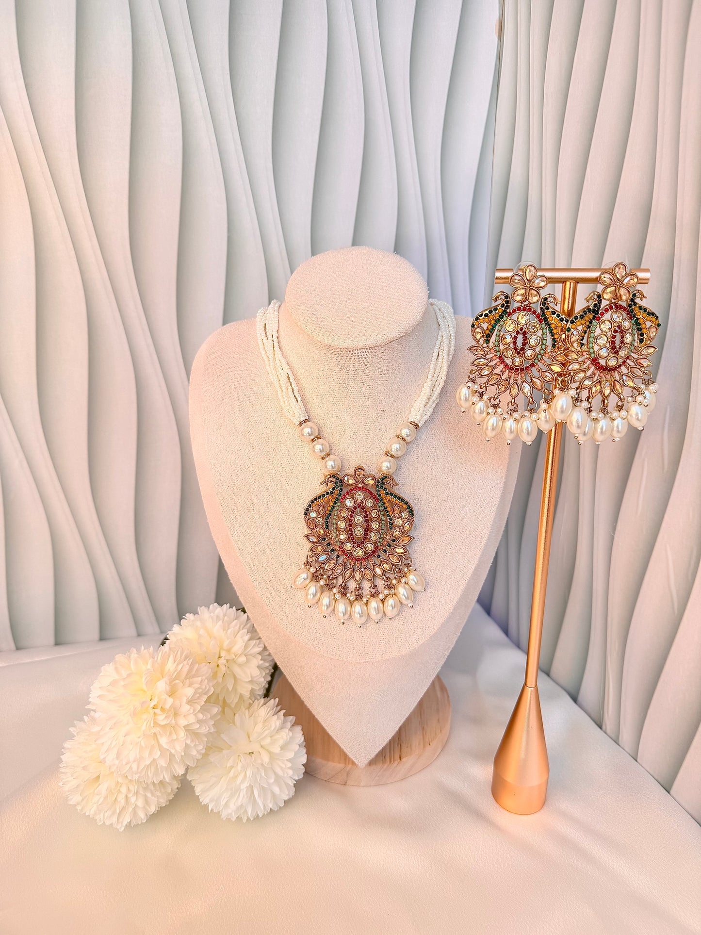 Saesha Necklace Set